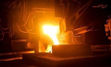 高精度・高効率を実現する粉末冶金とは？3Dプリンティングとの関係、技術進化と応用を解説