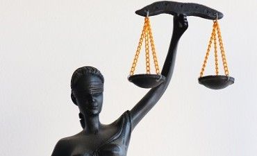 真の企業価値を問うインパクト加重会計、インパクト加重会計10原則とESG開示との違いを解説